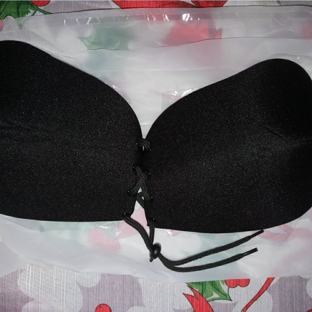 StraplessâStickyâ
bra